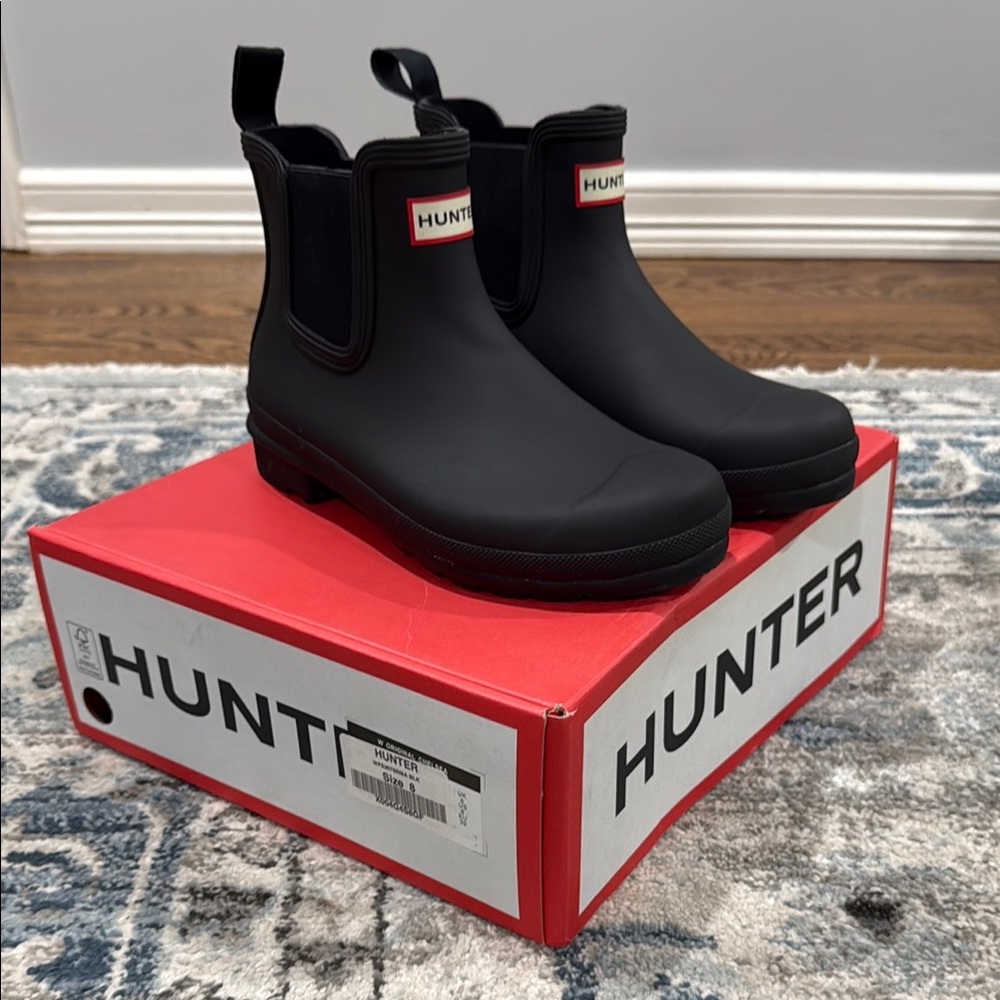 Hunter Women’s Original Chelsea Rain Boots size 8
